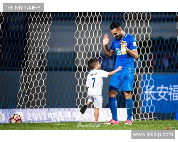 以足球球星为主题的汽车挂件打造热血与荣耀并存的驾乘体验