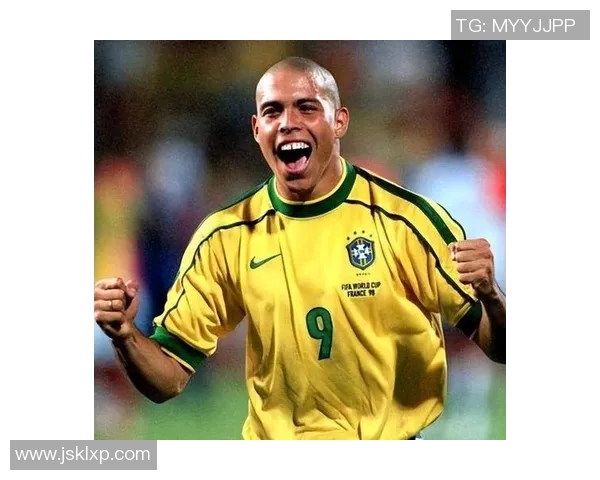 足坛巨星被租借引热议未来归属成球迷关注焦点